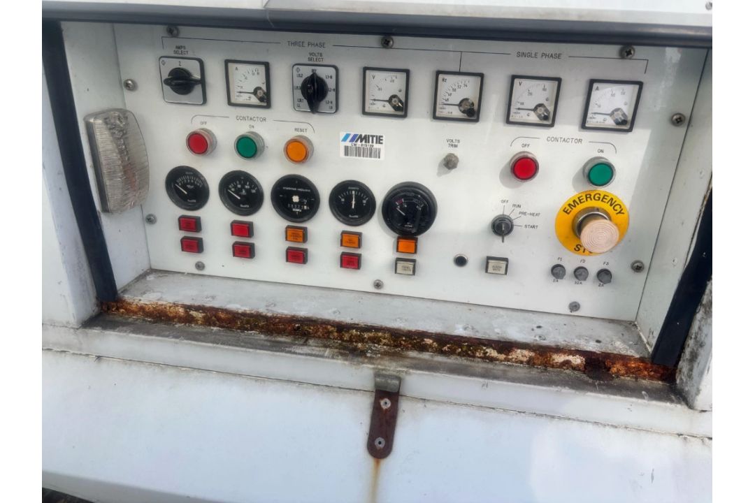 SUPER SILENT ENCLOSED 50 KVA 3 PHASE DIESEL GENERATOR – ONLY 300 HOURS FROM NEW - Image 3 of 13
