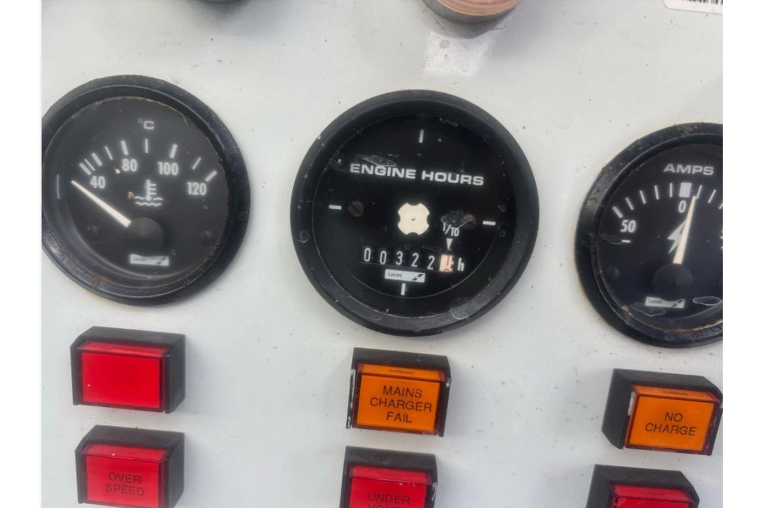 SUPER SILENT ENCLOSED 50 KVA 3 PHASE DIESEL GENERATOR – ONLY 300 HOURS FROM NEW - Image 4 of 13