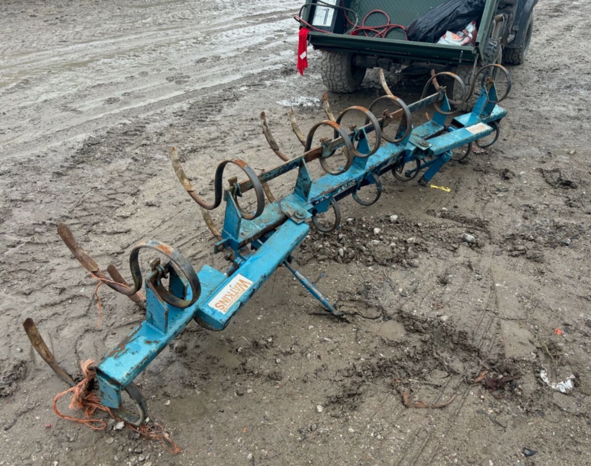 10FT SPRING TYNE FOLDING HARROWS – CULTIVATOR – TRACTOR / SEED DRILL - Image 2 of 4