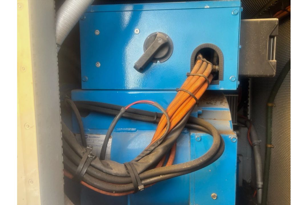SUPER SILENT ENCLOSED 50 KVA 3 PHASE DIESEL GENERATOR – ONLY 300 HOURS FROM NEW - Image 12 of 13