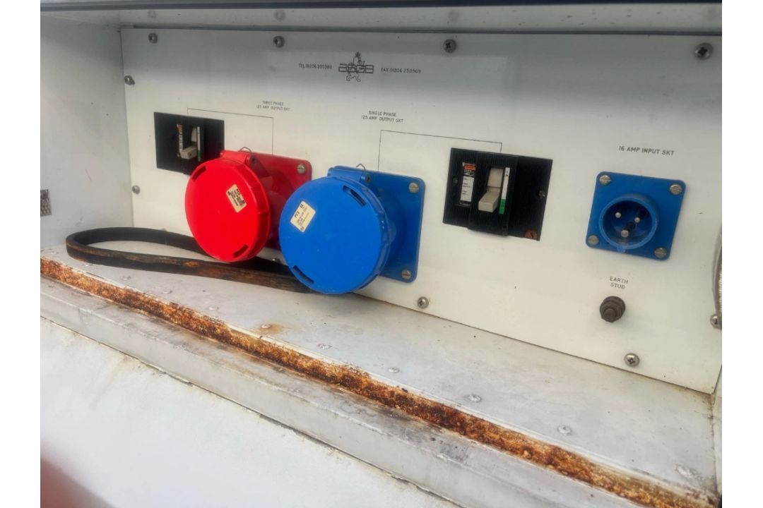 SUPER SILENT ENCLOSED 50 KVA 3 PHASE DIESEL GENERATOR – ONLY 300 HOURS FROM NEW - Image 5 of 13