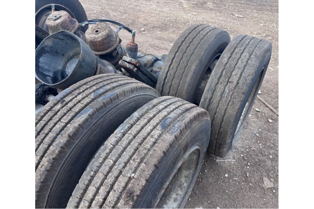 2 X ROR AXLES WITH DRUM BRAKES AND 215/75R17.5 TYRES – TRACTOR LOW LOADER TRAILER - Image 5 of 7