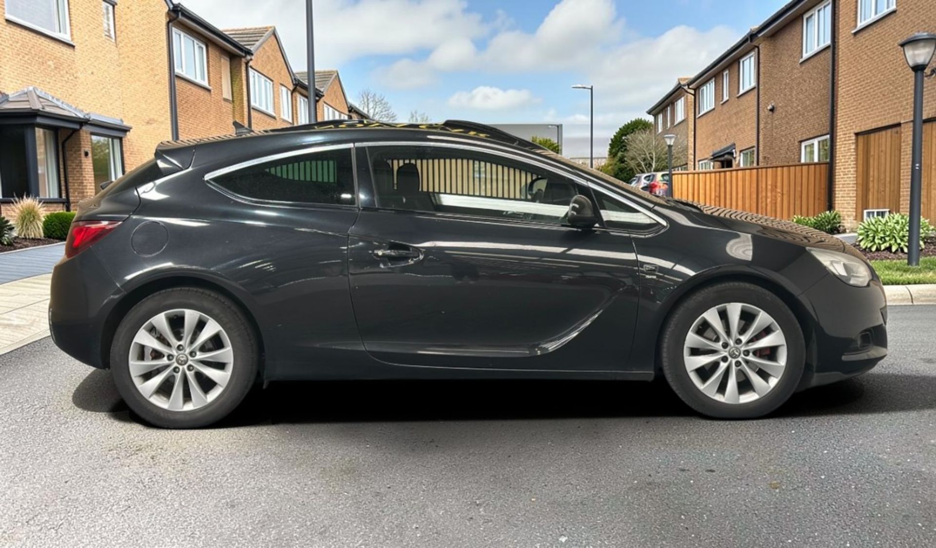 **(ONLY 102K MILEAGE)** 2012 VAUXHALL ASTRA GTC SRI CDTI S/S 2.0L DIESEL >>--NO VAT ON HAMMER--<< - Image 8 of 26