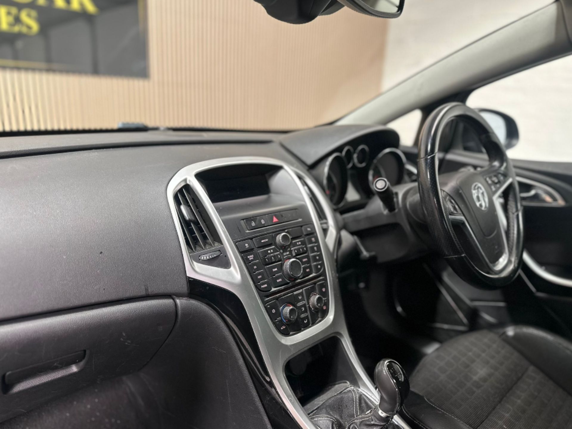 **(ONLY 102K MILEAGE)** 2012 VAUXHALL ASTRA GTC SRI CDTI S/S 2.0L DIESEL >>--NO VAT ON HAMMER--<< - Image 10 of 26