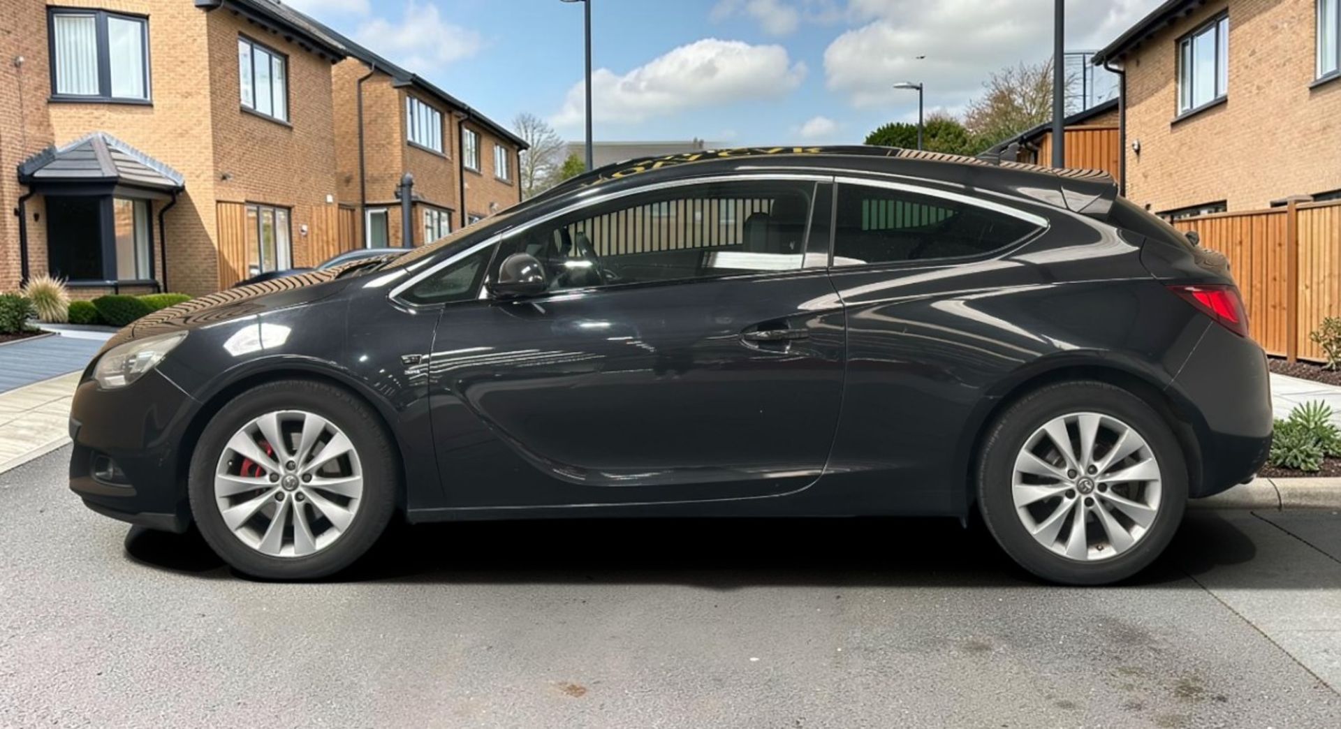**(ONLY 102K MILEAGE)** 2012 VAUXHALL ASTRA GTC SRI CDTI S/S 2.0L DIESEL >>--NO VAT ON HAMMER--<< - Image 6 of 26
