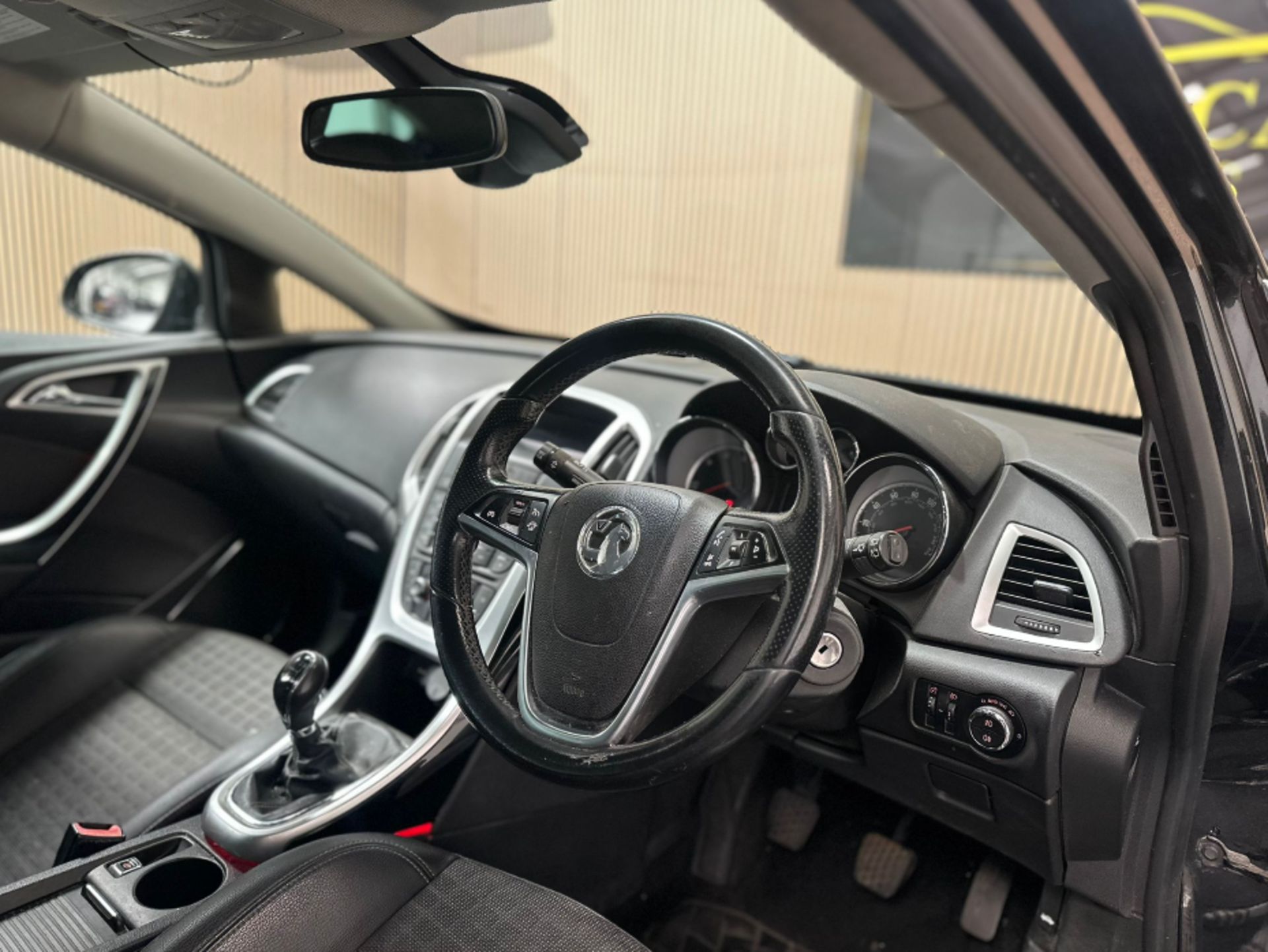 **(ONLY 102K MILEAGE)** 2012 VAUXHALL ASTRA GTC SRI CDTI S/S 2.0L DIESEL >>--NO VAT ON HAMMER--<< - Image 17 of 26