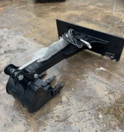 NEW SKIDSTEER BACKHOE LOADER BUCKET ATTACHMENT – DIGGING BUCKET