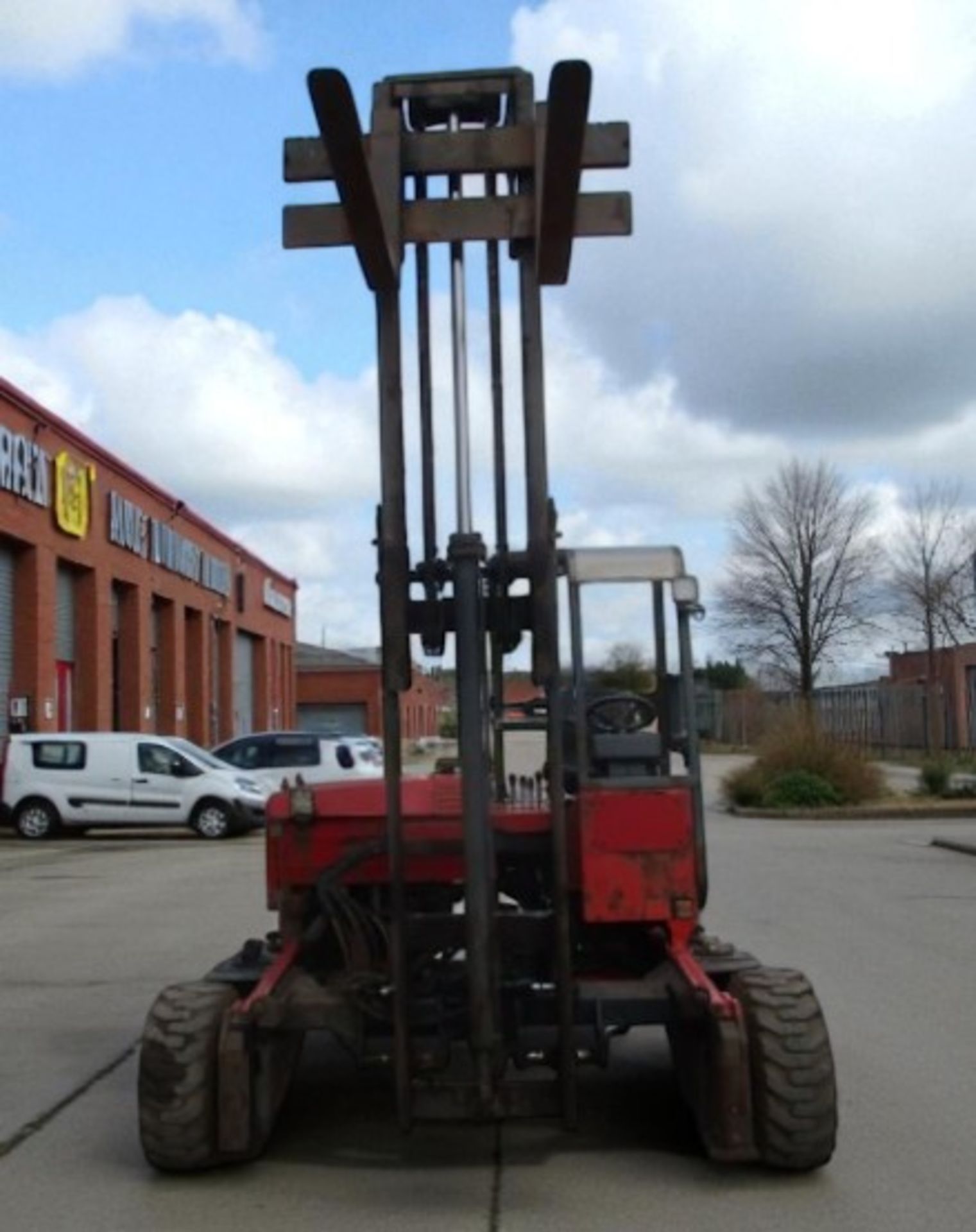 MOFFETT MOUNTY M5 20.3 FORKLIFT – 2005 - Image 9 of 10