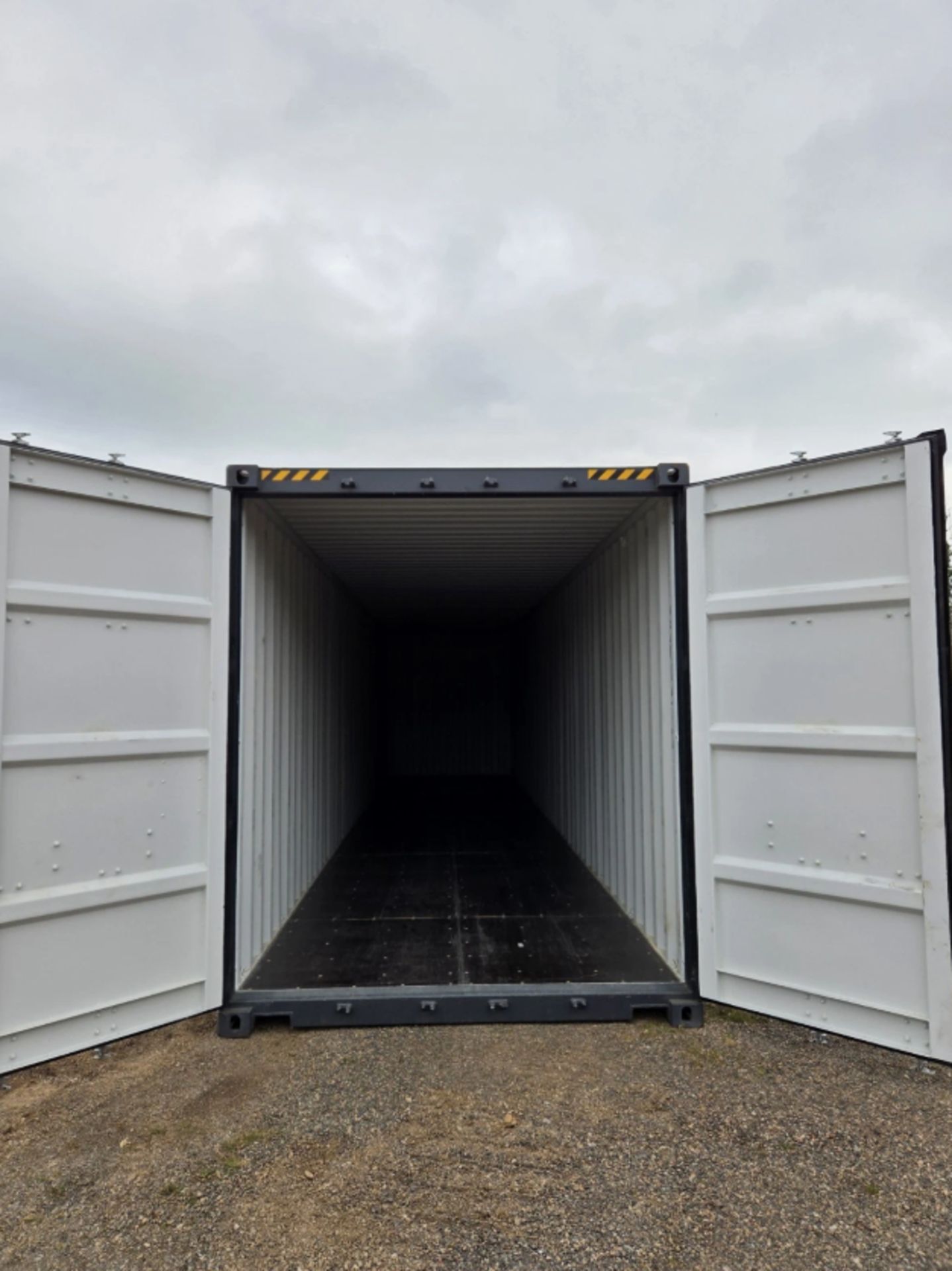 NEW 40FT SHIPPING CONTAINERS – 2025 ONE TRIP UNITS - Image 10 of 14
