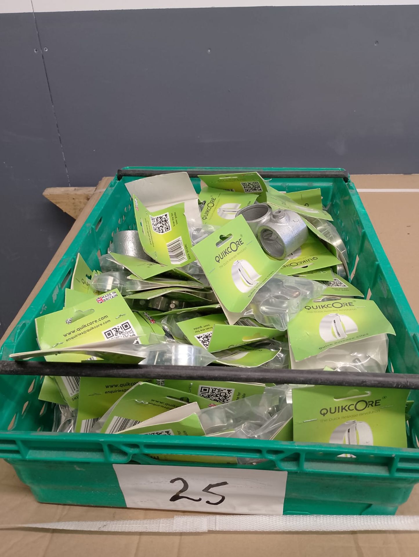 JOBLOT X 2 CRATES NUMBER 25 RESELLER CARBOOT MARKET - Image 10 of 10