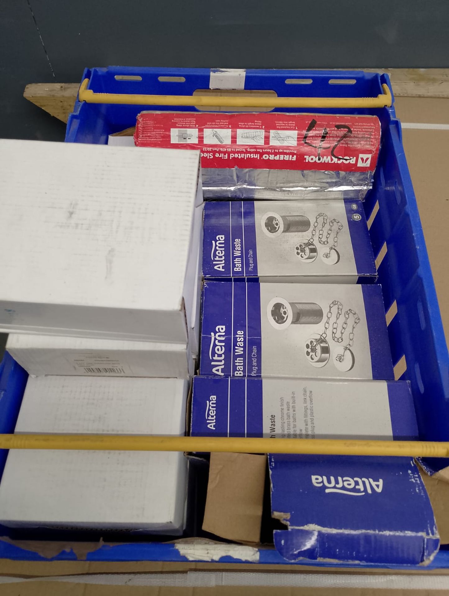 JOBLOT X 2 CRATES NUMBER 16 RESELLER CARBOOT MARKET - Image 8 of 13