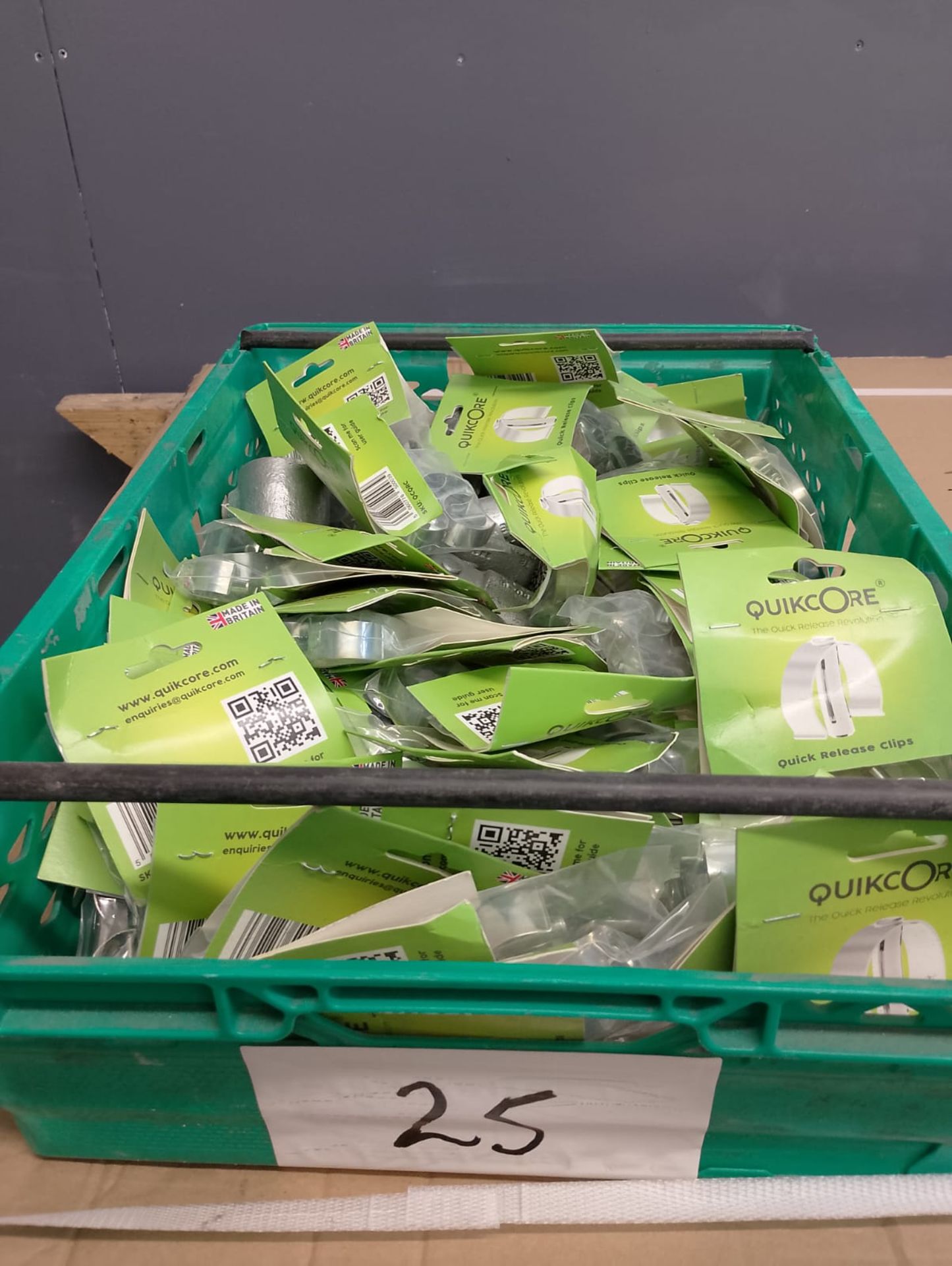 JOBLOT X 2 CRATES NUMBER 25 RESELLER CARBOOT MARKET - Image 2 of 10