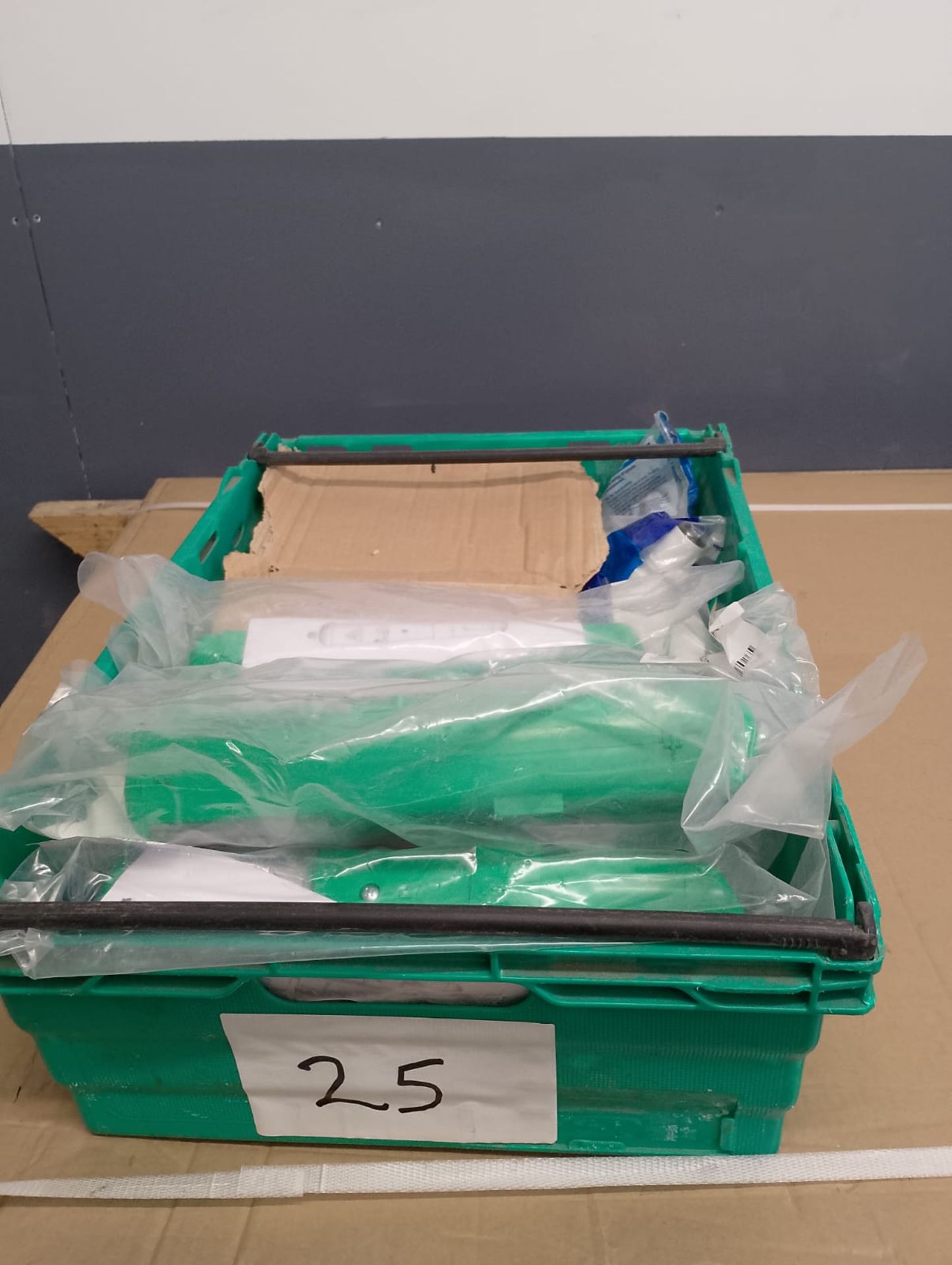 JOBLOT X 2 CRATES NUMBER 25 RESELLER CARBOOT MARKET - Image 3 of 10