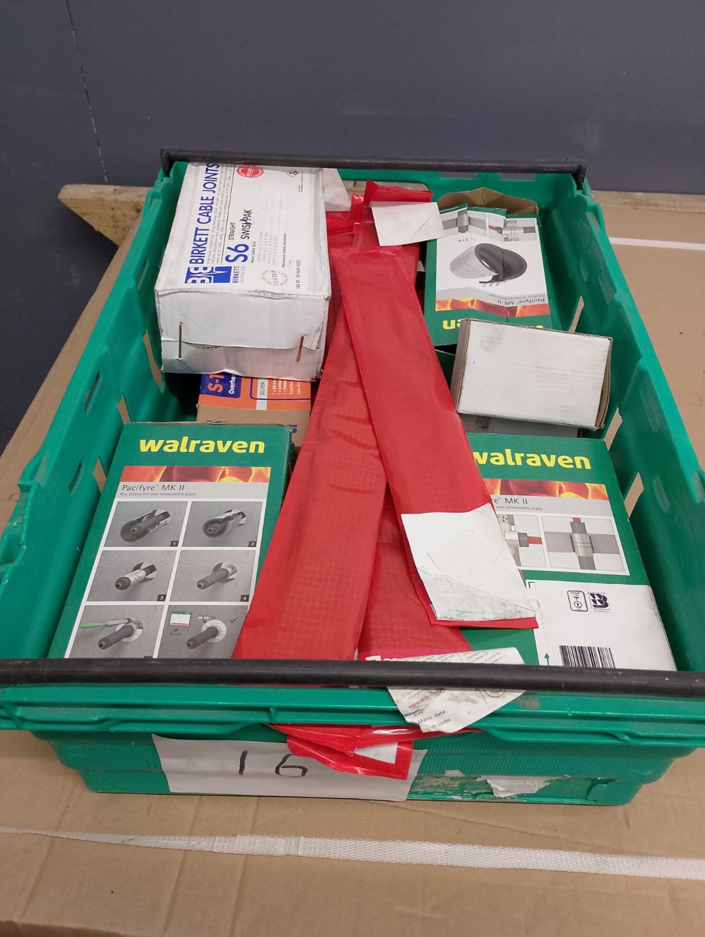 JOBLOT X 2 CRATES NUMBER 16 RESELLER CARBOOT MARKET - Image 7 of 13