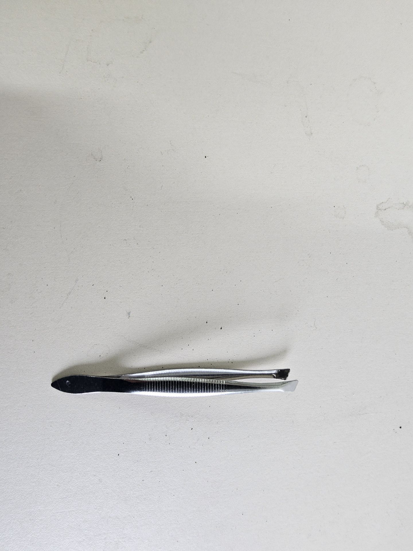 STAINLESS STEEL SLANT TIP TWEEZERS – PRECISION GRIP, BULK LOT OF 185