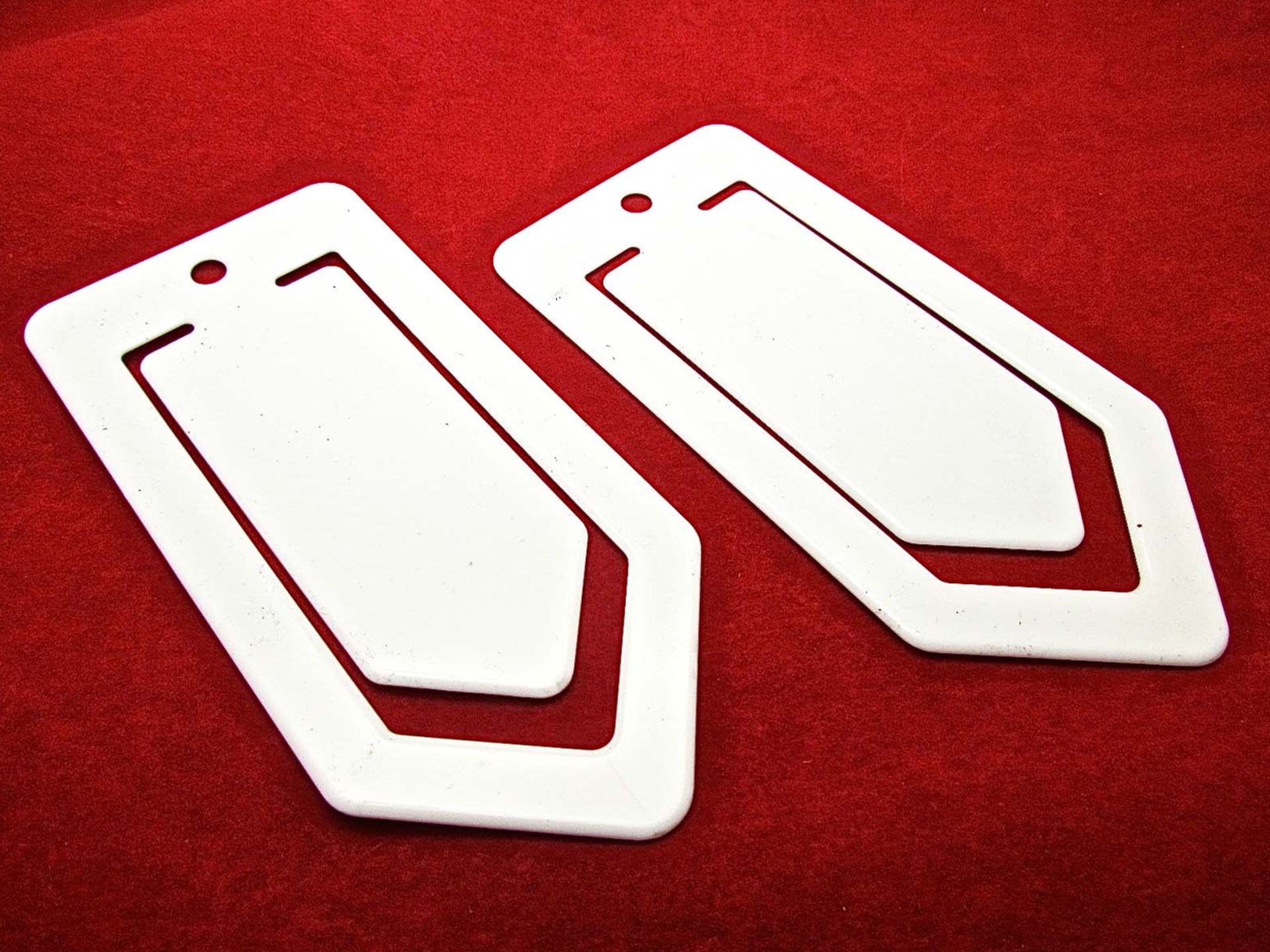 300 X LARGE PLASTIC PAPER CLIP - WHITE