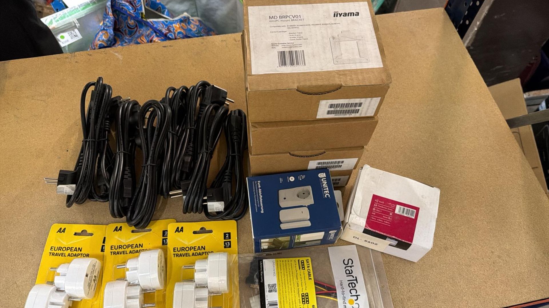 BRAND NEW MIXED TECH & TRAVEL ACCESSORY LOT: ADAPTERS, POWER CABLES, AND MOUNTS
