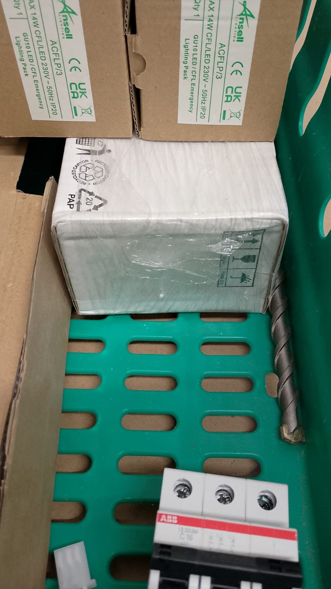 JOBLOT X 2 CRATES NUMBER 4 RESELLER CARBOOT MARKET - Image 4 of 10