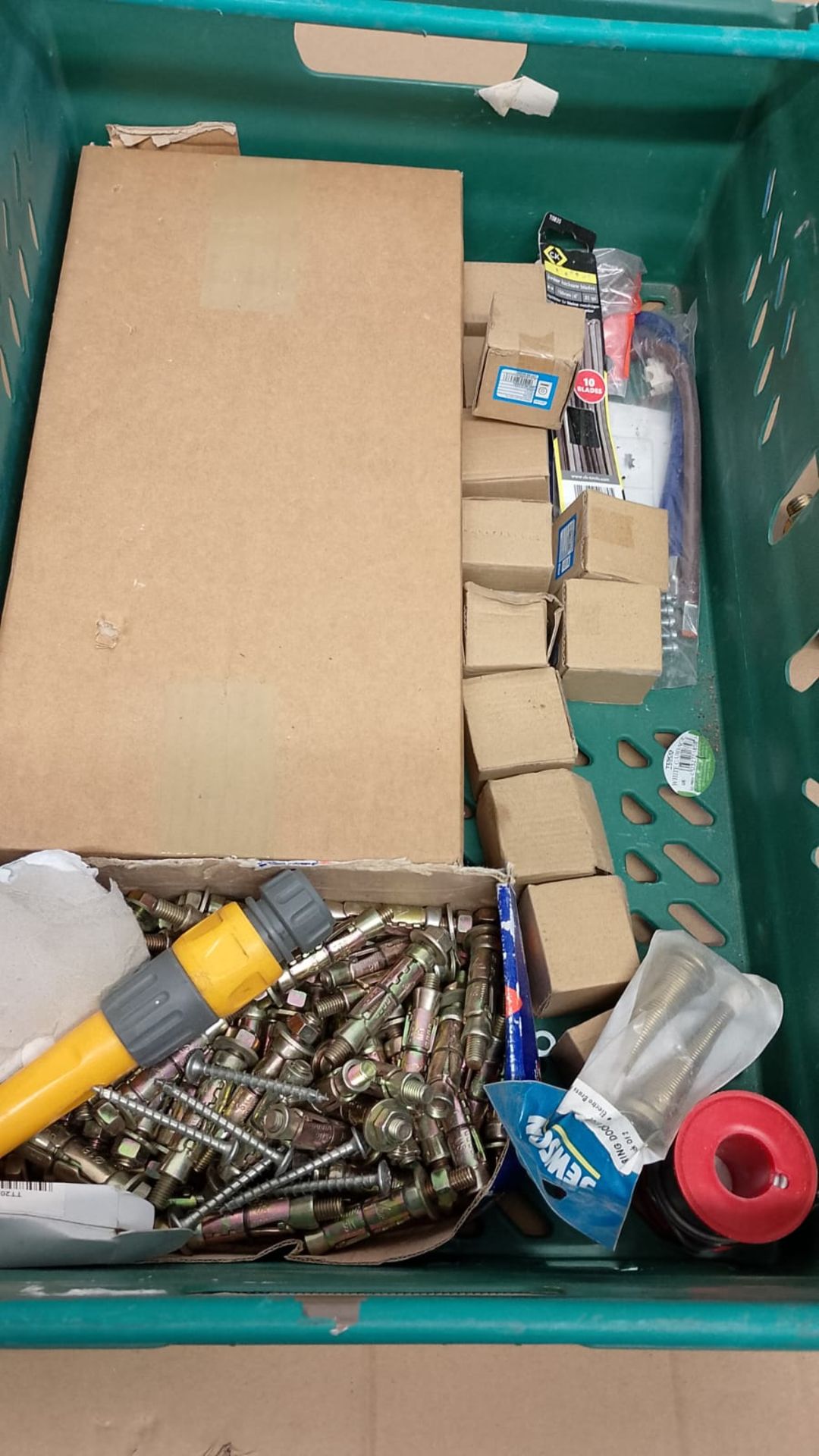 JOBLOT X 2 CRATES NUMBER 4 RESELLER CARBOOT MARKET - Image 2 of 10
