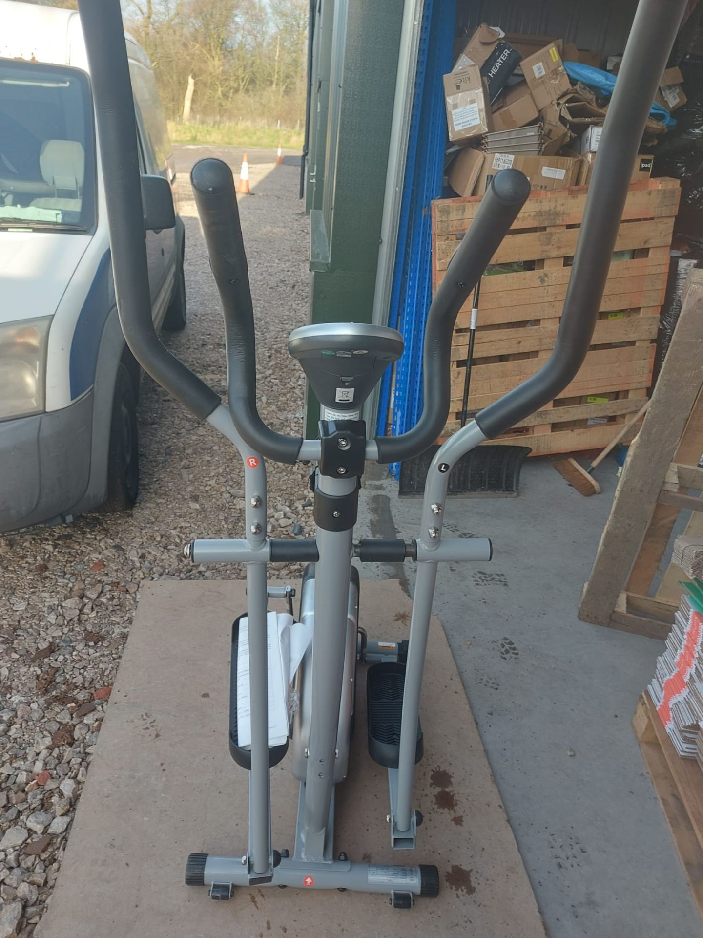 EXERCISE BIKE FITNESS GYM YOGA BIKE OUT OF BOX