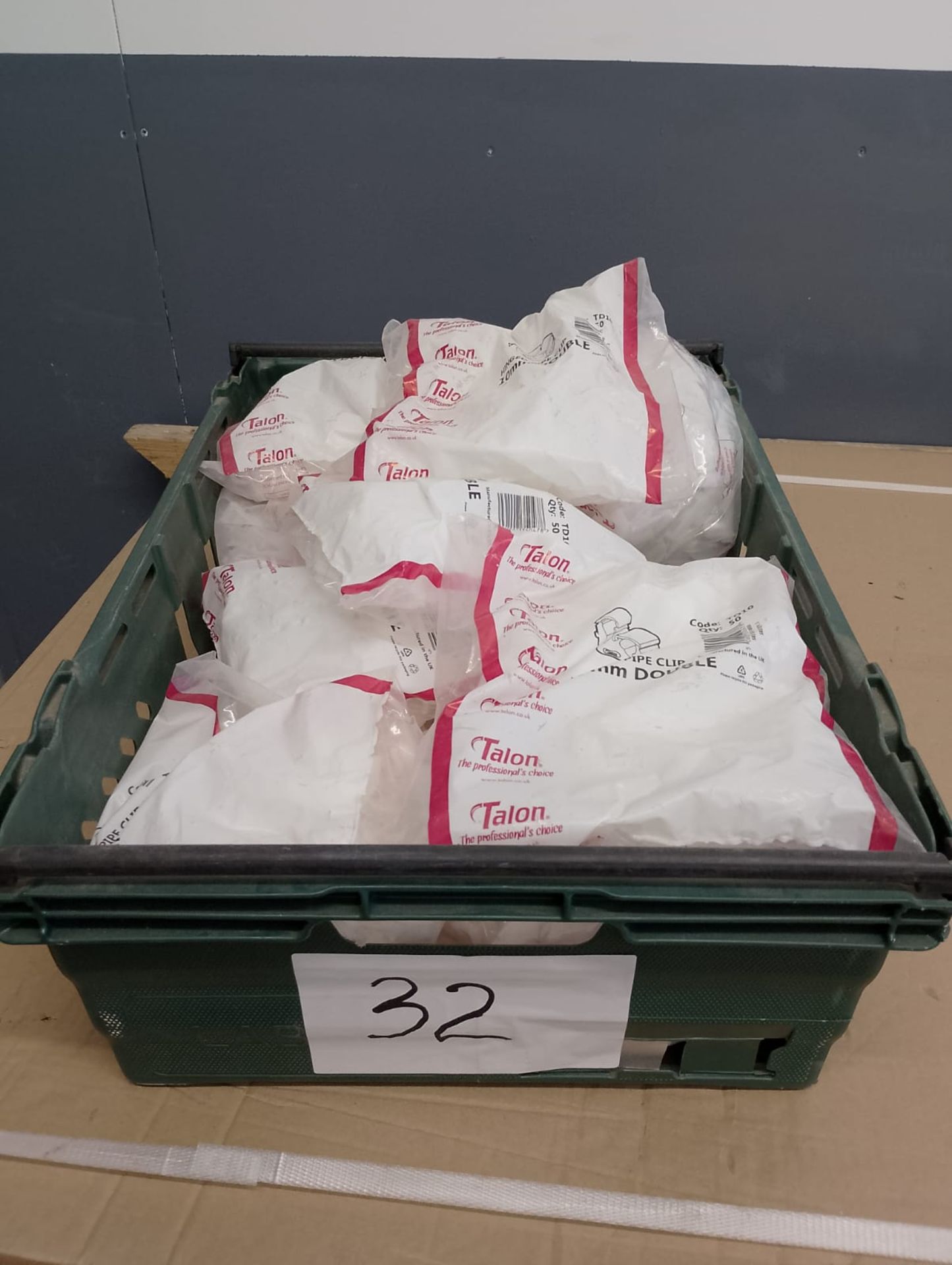 JOBLOT X 2 CRATES NUMBER 32 RESELLER CARBOOT MARKET - Image 3 of 12