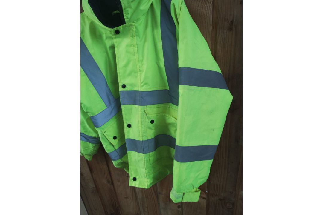 BLACKROCK - YELLOW HI VIZ JACKET - SIZE SMALL -USED GOOD CONDITION - Image 2 of 3