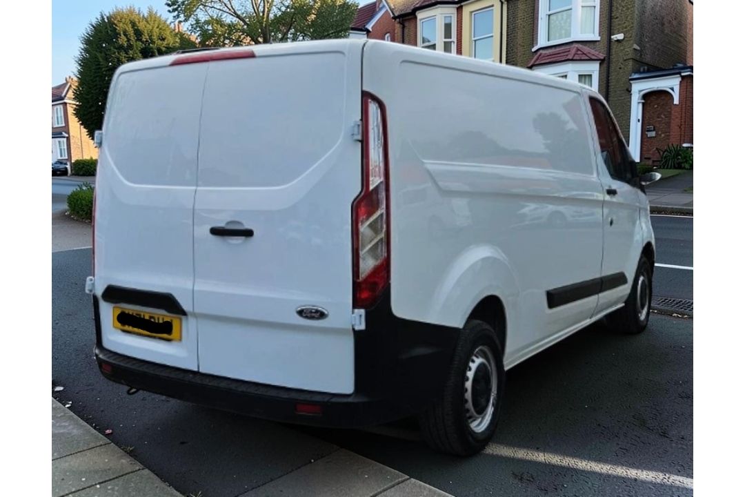 **(ONLY 73K MILEAGE)** 2021 FORD TRANSIT CUSTOM 300LEADER EBLUE L2H1 1996CC >>--NO VAT ON HAMMER--<< - Image 9 of 14