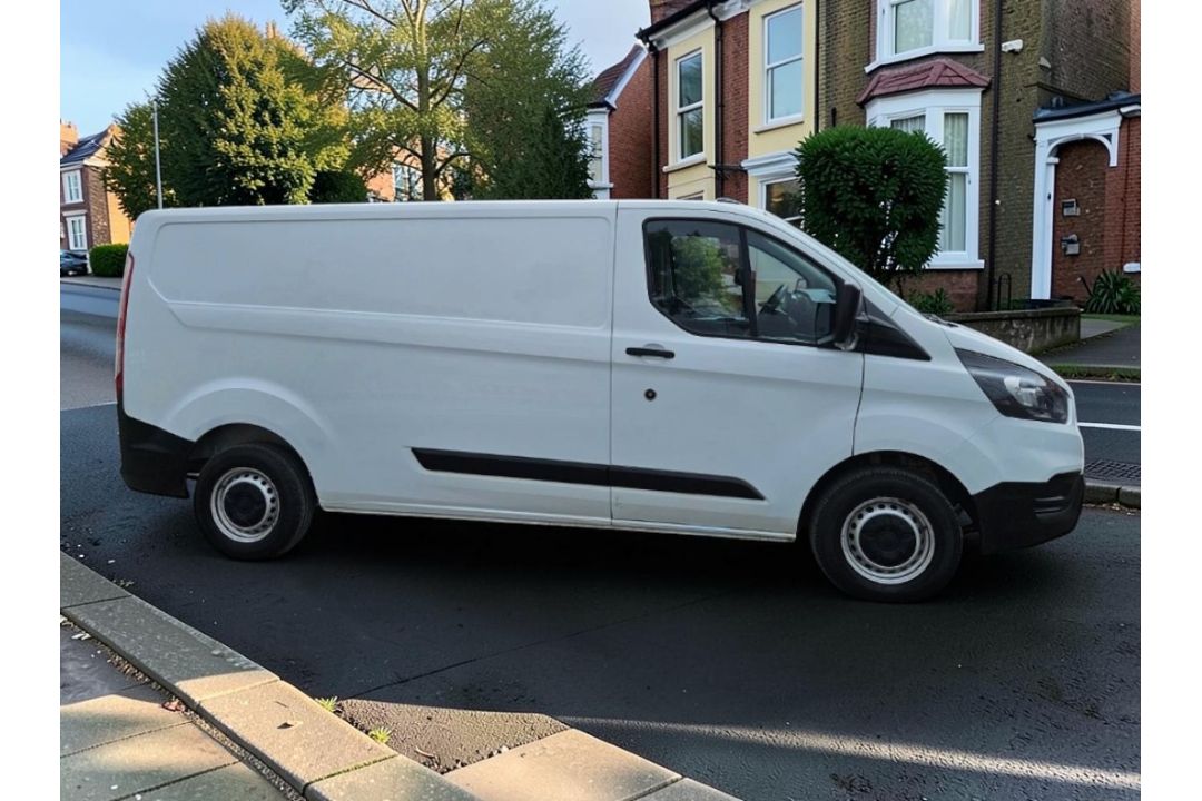 **(ONLY 73K MILEAGE)** 2021 FORD TRANSIT CUSTOM 300LEADER EBLUE L2H1 1996CC >>--NO VAT ON HAMMER--<< - Image 3 of 14