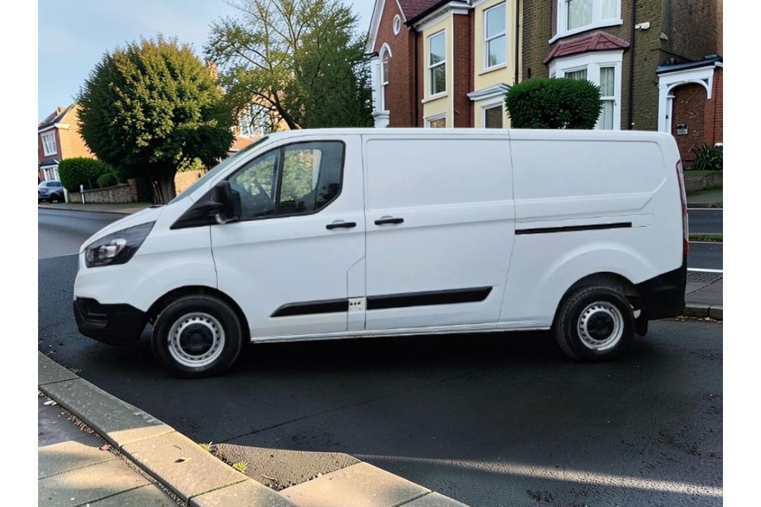 **(ONLY 73K MILEAGE)** 2021 FORD TRANSIT CUSTOM 300LEADER EBLUE L2H1 1996CC >>--NO VAT ON HAMMER--<< - Image 6 of 14