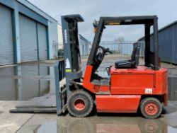 **(INCLUDES CHARGER)** 2002 NISSAN 0P02L250