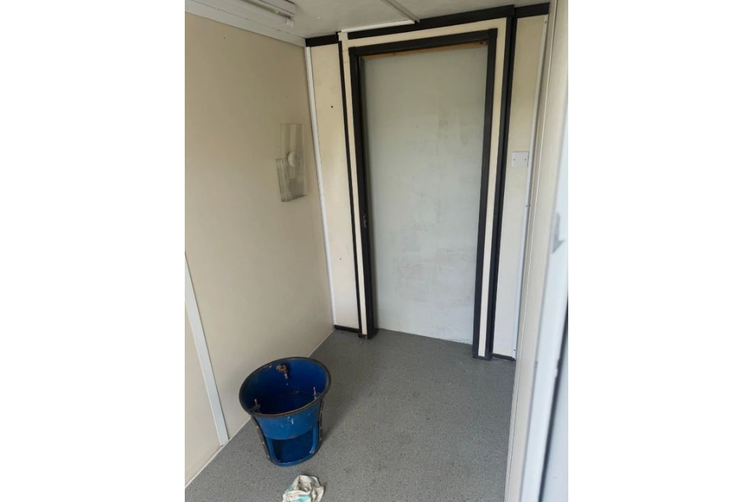 30FT X 10FT SITE OFFICE CABIN – PORTABLE OFFICE / WELFARE UNIT / STORAGE CABIN - Image 21 of 23
