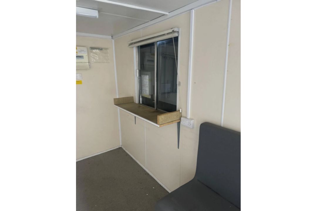 30FT X 10FT SITE OFFICE CABIN – PORTABLE OFFICE / WELFARE UNIT / STORAGE CABIN - Image 10 of 23