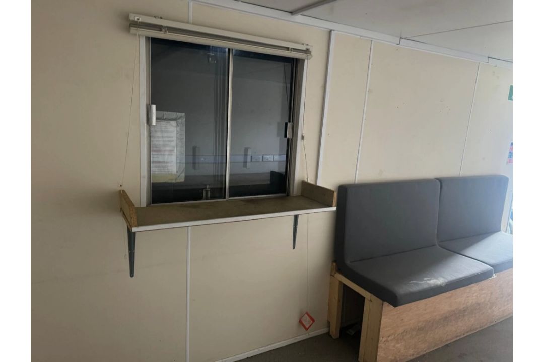 30FT X 10FT SITE OFFICE CABIN – PORTABLE OFFICE / WELFARE UNIT / STORAGE CABIN - Image 13 of 23