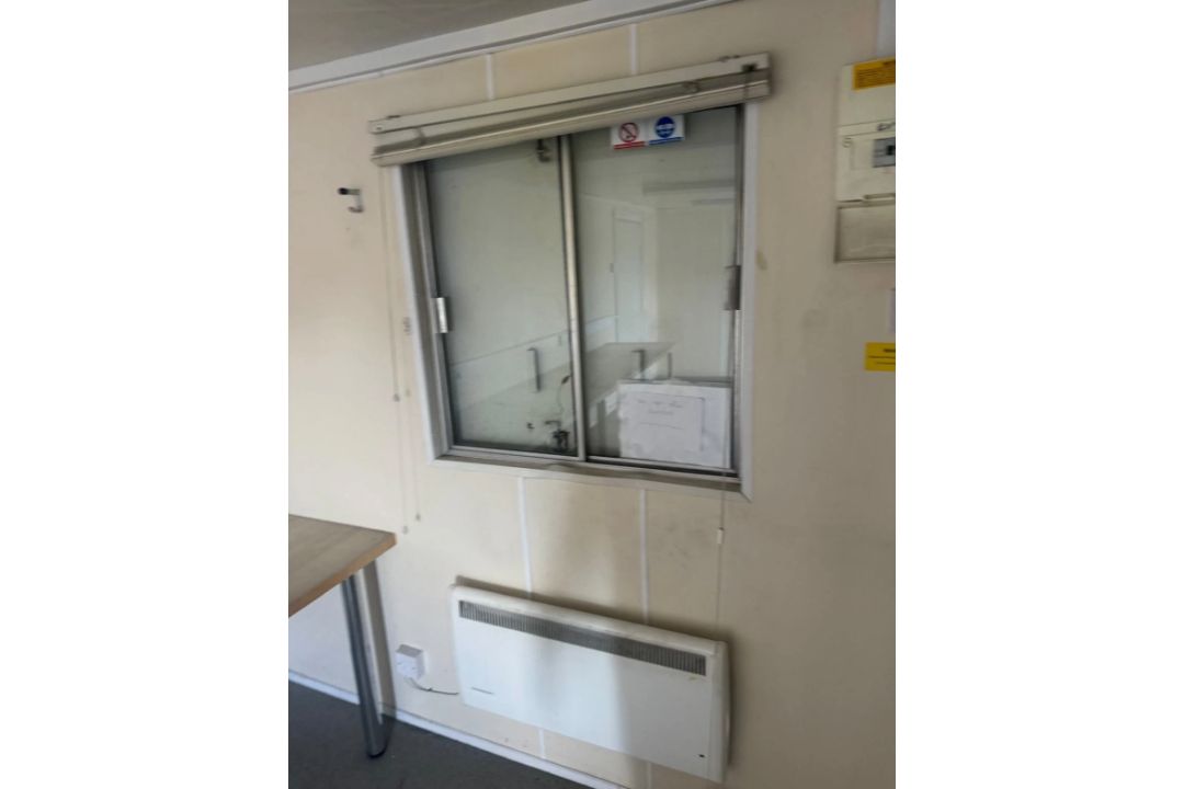 30FT X 10FT SITE OFFICE CABIN – PORTABLE OFFICE / WELFARE UNIT / STORAGE CABIN - Image 11 of 23