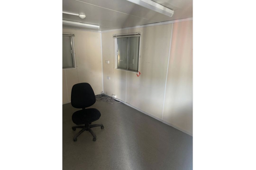 30FT X 10FT SITE OFFICE CABIN – PORTABLE OFFICE / WELFARE UNIT / STORAGE CABIN - Image 16 of 23