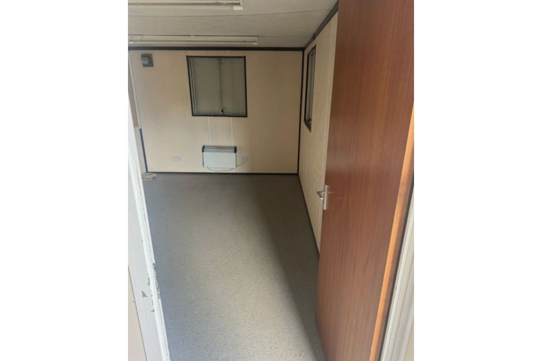 30FT X 10FT SITE OFFICE CABIN – PORTABLE OFFICE / WELFARE UNIT / STORAGE CABIN - Image 20 of 23