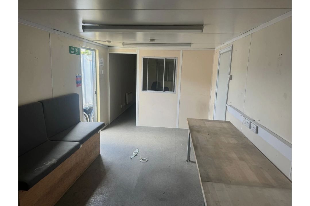 30FT X 10FT SITE OFFICE CABIN – PORTABLE OFFICE / WELFARE UNIT / STORAGE CABIN - Image 14 of 23