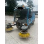 COMPACT ROAD SWEEPER