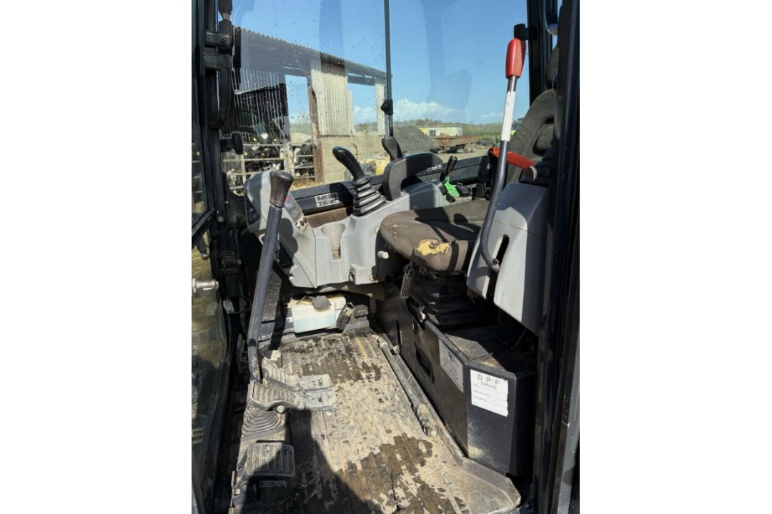 KUBOTA KX027-4 MINI EXCAVATOR - Image 7 of 14