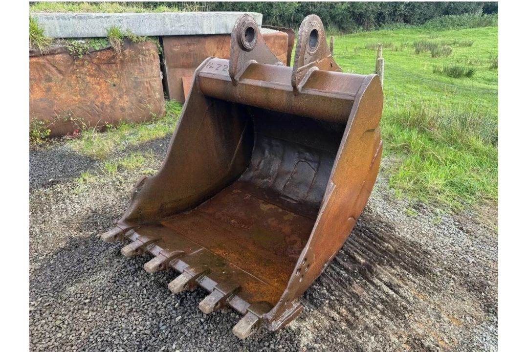 4FT 6IN DIGGING BUCKET – SUITS 20 TO 30-TON DIGGER - Image 1 of 6