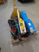 PALLET OF GARDEN TOOLS AND VARIOUS ITEMS