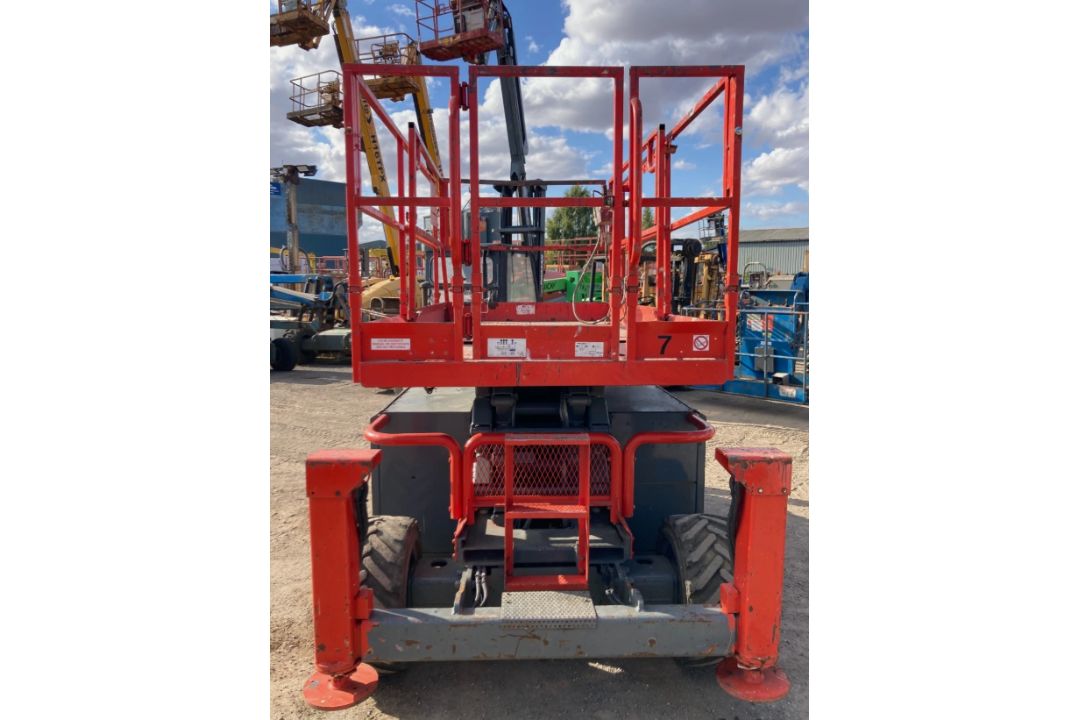 2011 SKYJACK SJ6832 SELF-PROPELLED SCISSOR LIFT – 11.7 METRE WORKING HEIGHT - Image 7 of 13