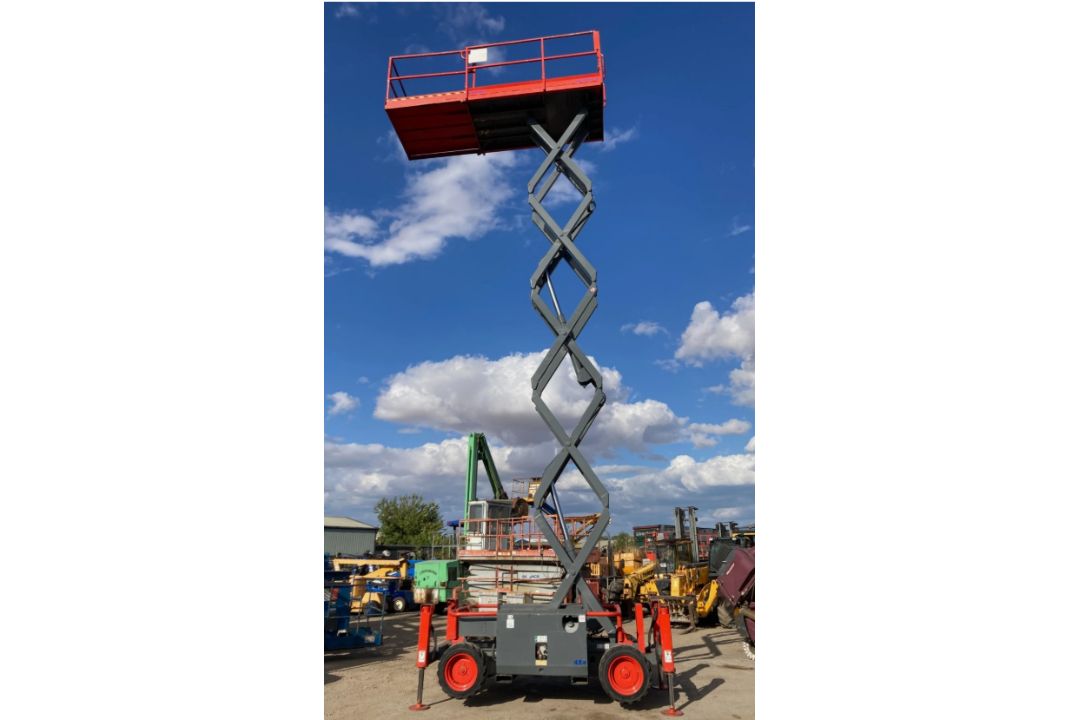 2011 SKYJACK SJ6832 SELF-PROPELLED SCISSOR LIFT – 11.7 METRE WORKING HEIGHT - Image 5 of 13