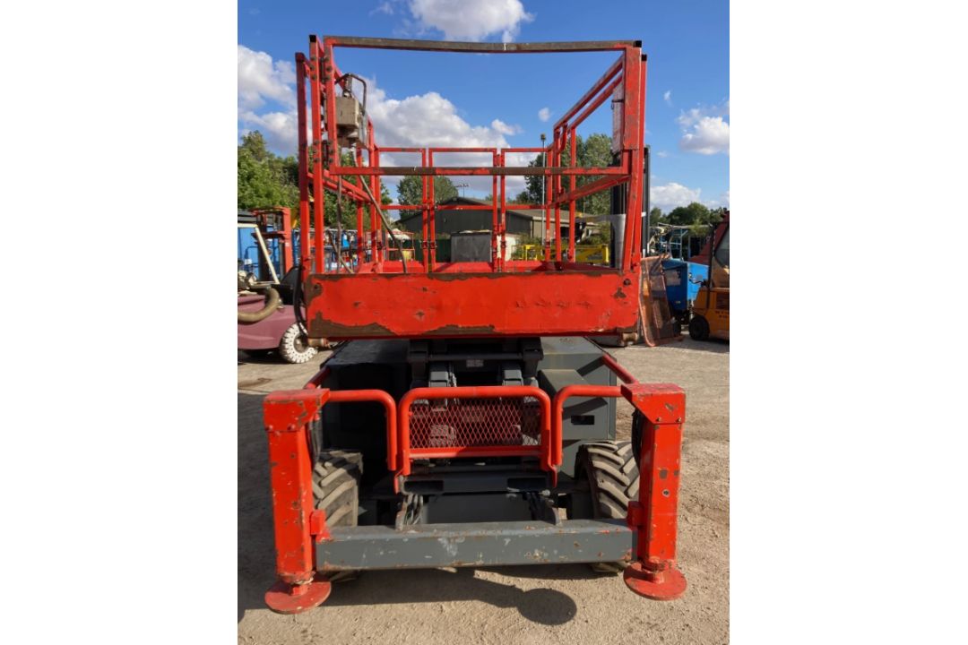 2011 SKYJACK SJ6832 SELF-PROPELLED SCISSOR LIFT – 11.7 METRE WORKING HEIGHT - Image 11 of 13