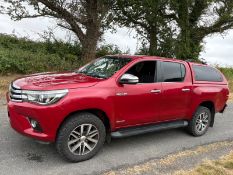 **(ONLY 97K MILEAGE)** 2017 TOYOTA HILUX INVINCIBLE D-4D 4WD DCB 2.4 DIESEL MANUAL PICK UP IN RED