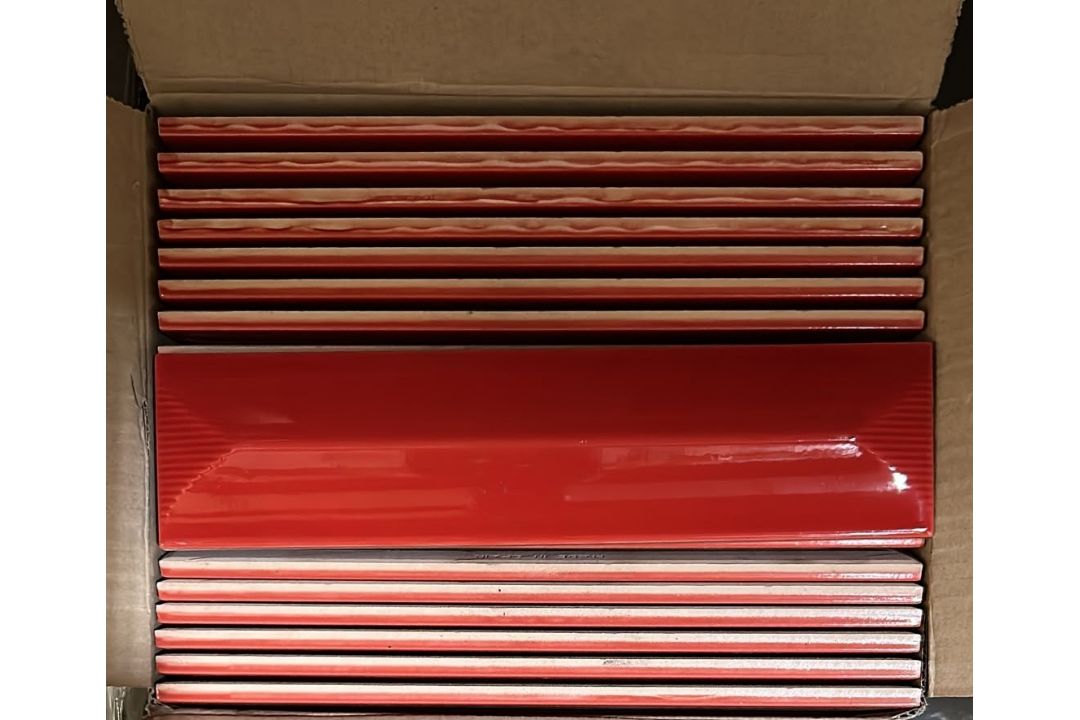21 BXS VOGUE TOP ROJO BRILLO TILES 7.5 X 30CM - Image 1 of 3