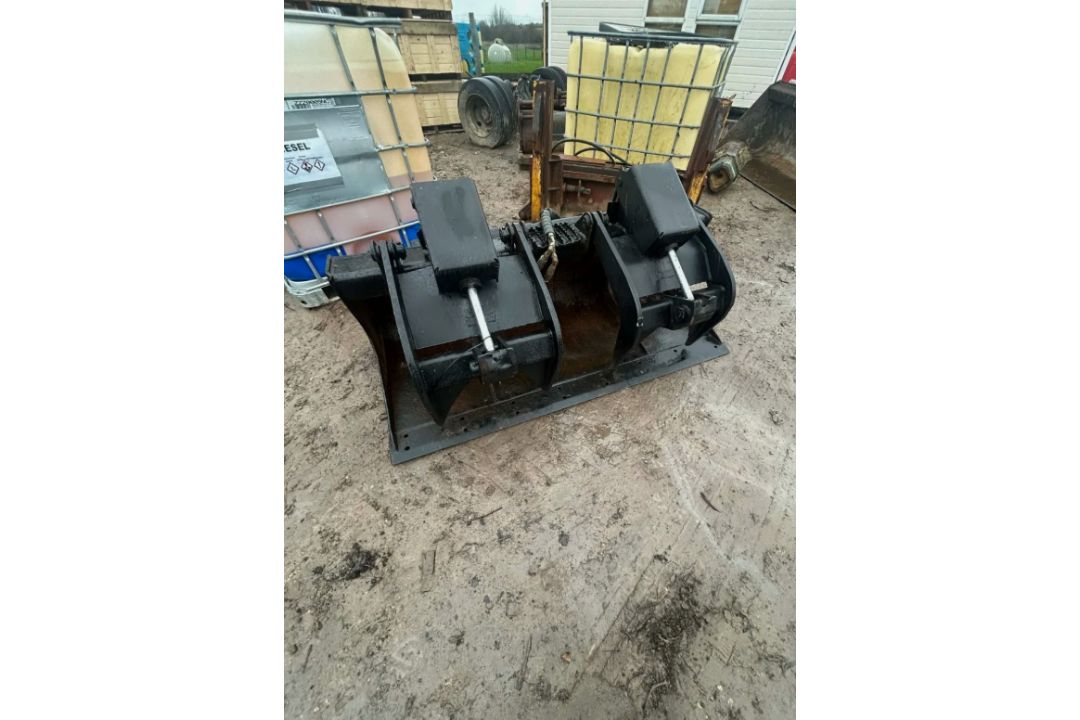 INDUSTRIAL BUCKET & GRAPPLE – TWIN GRAB SKID STEER / BOBCAT LOADER - Image 1 of 12