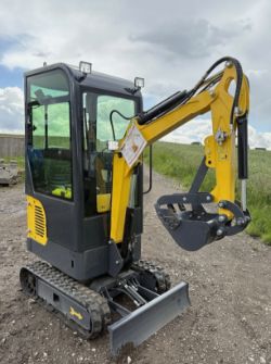 2026 UNUSED 2026 1.3 TON MINI DIGGER RUBBER TRACKS FULL CAB CHOICE