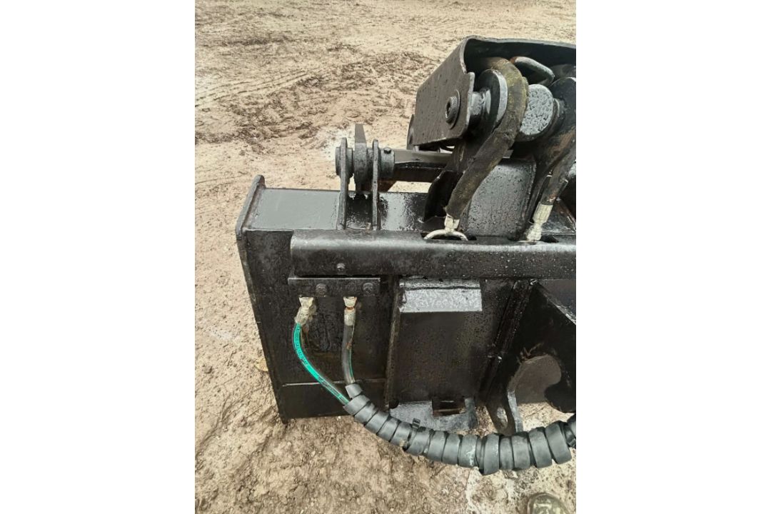 INDUSTRIAL BUCKET & GRAPPLE – TWIN GRAB SKID STEER / BOBCAT LOADER - Image 10 of 12