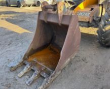 H.M. PLANT 3FT DIGGING BUCKET